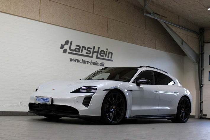 Grå Porsche Taycan GTS fra 2022