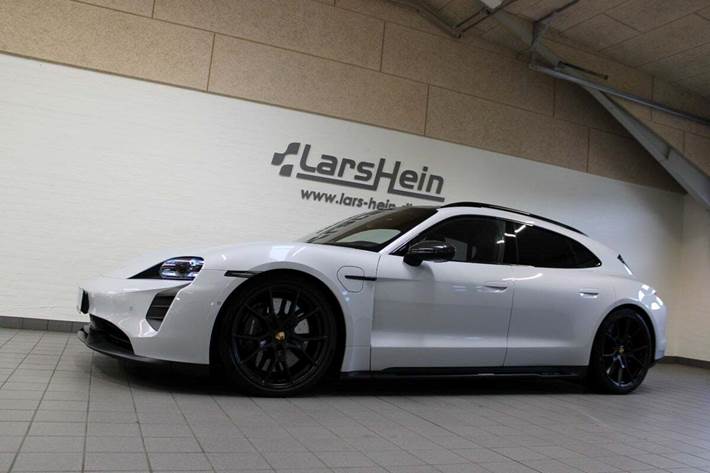 Grå Porsche Taycan GTS fra 2022