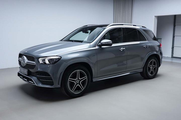 Grå Mercedes GLE350 de fra 2020 set udefra