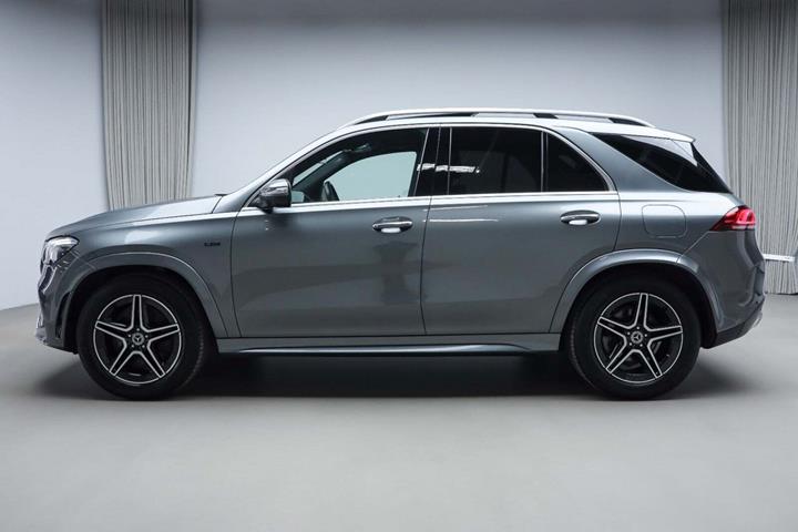 Grå Mercedes GLE350 de fra 2020