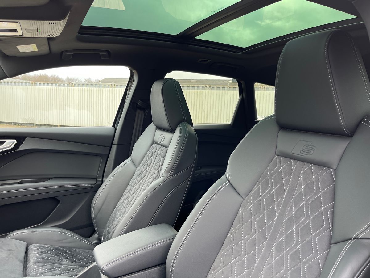 Sort Audi Q4 e-tron fra 2024