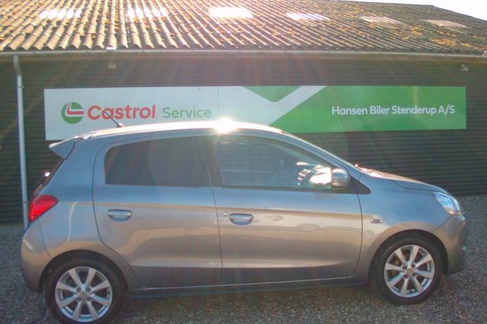 Sølv Mitsubishi Space Star fra 2015