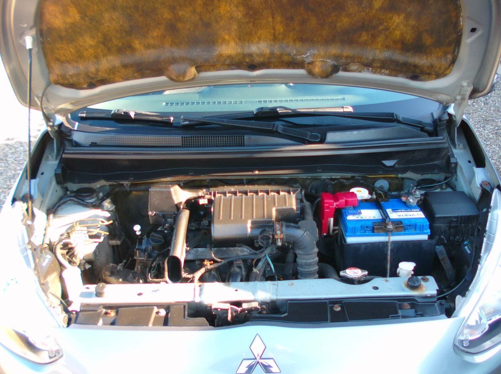 Sølv Mitsubishi Space Star fra 2015