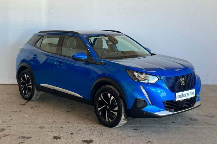 Blå Peugeot e-2008 fra 2021