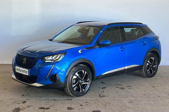 Blå Peugeot e-2008 fra 2021