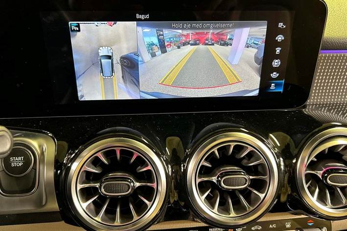 Sølv Mercedes EQB250 fra 2022