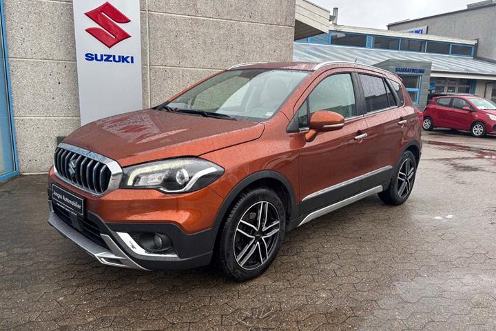 Bronze Suzuki S-Cross fra 2017 set udefra