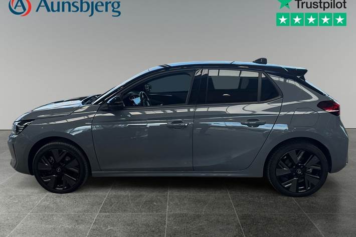 Grå Opel Corsa-e fra 2024