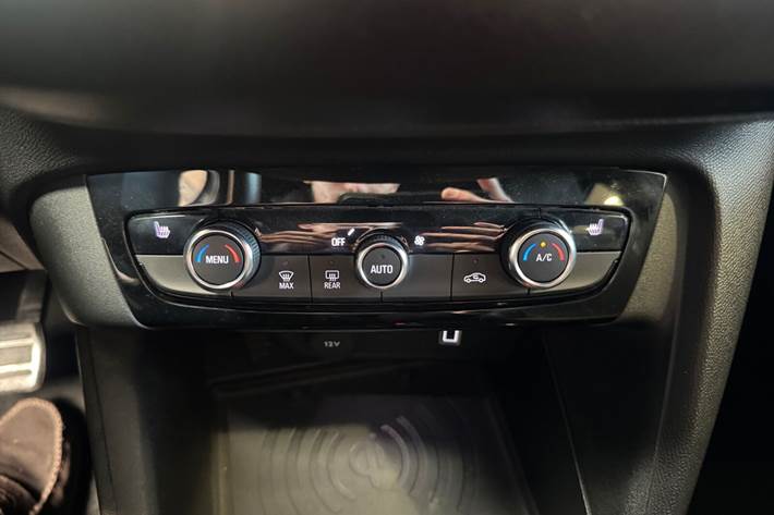 Grå Opel Corsa-e fra 2024