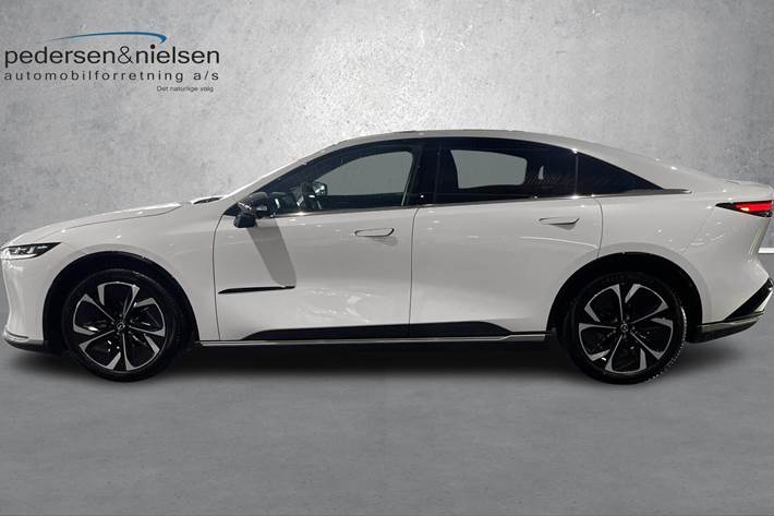 Hvid Mazda 6e fra 2026