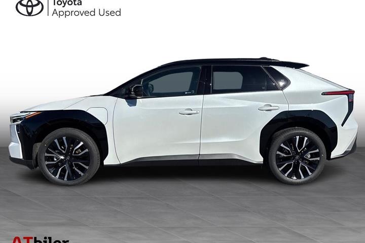 Hvid Toyota BZ4X fra 2026