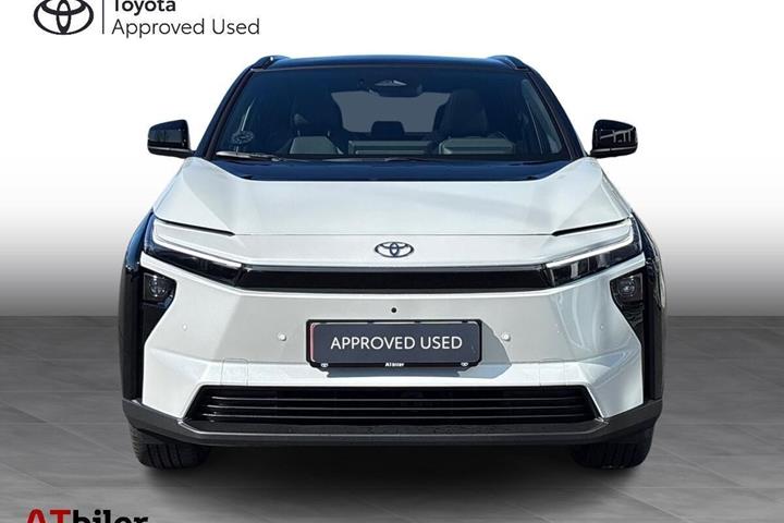 Hvid Toyota BZ4X fra 2026