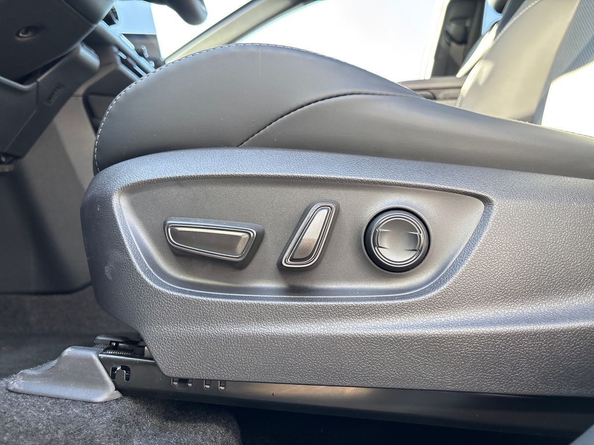 Hvid Toyota BZ4X fra 2026