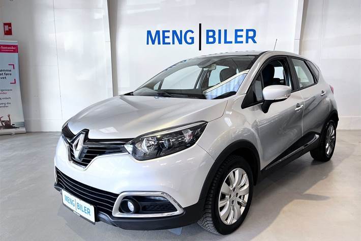 Sølv Renault Captur fra 2013 set udefra