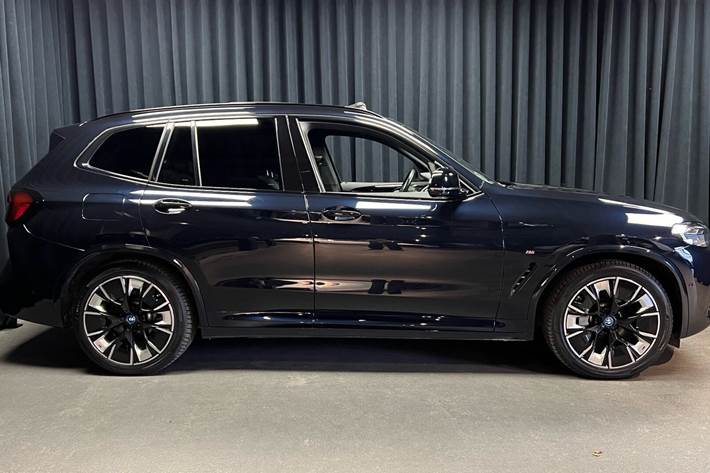 Sort BMW iX3 fra 2023
