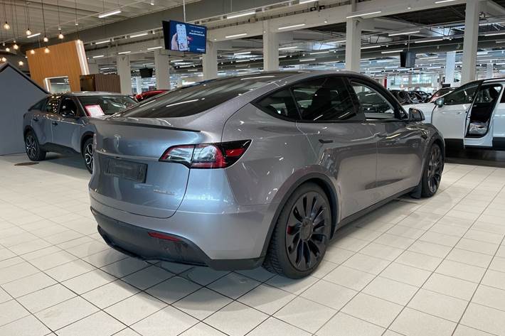 undefined Tesla Model Y fra 2024