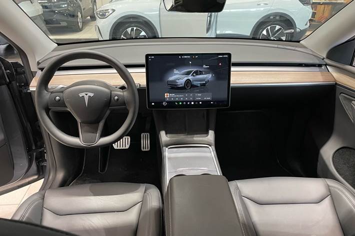 undefined Tesla Model Y fra 2024