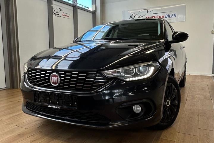 Sort Fiat Tipo fra 2017 set udefra