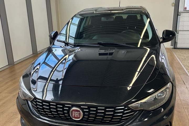 Sort Fiat Tipo fra 2017