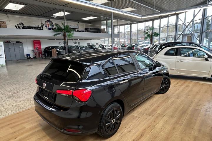 Sort Fiat Tipo fra 2017
