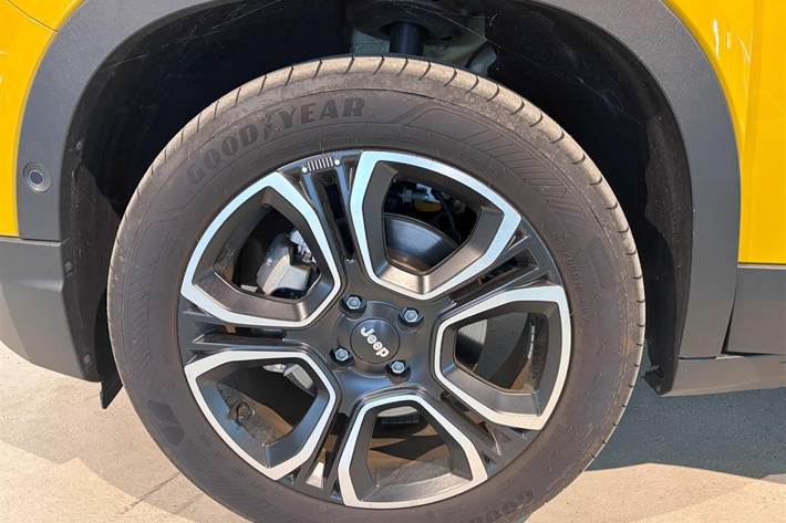 Gul Jeep Avenger fra 2023