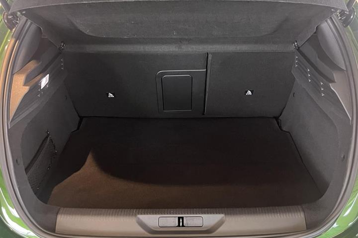 Grøn Peugeot 308 fra 2021