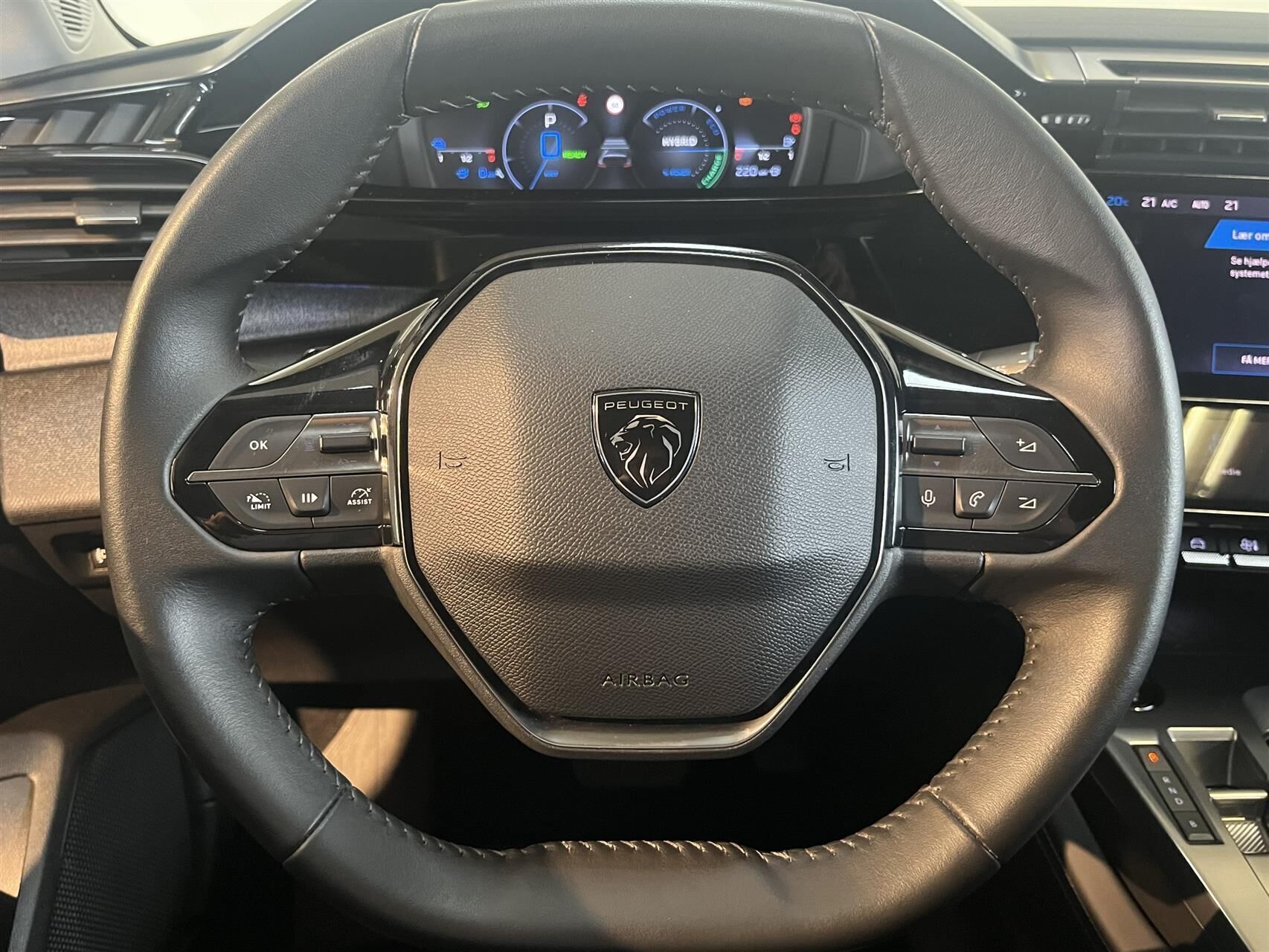 Grøn Peugeot 308 fra 2021