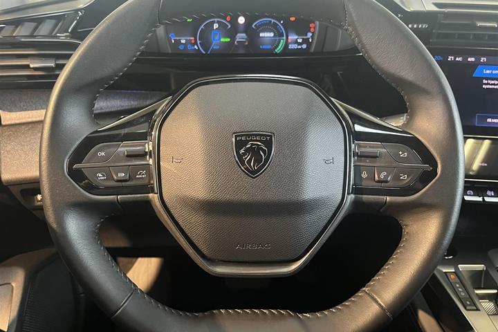 Grøn Peugeot 308 fra 2021