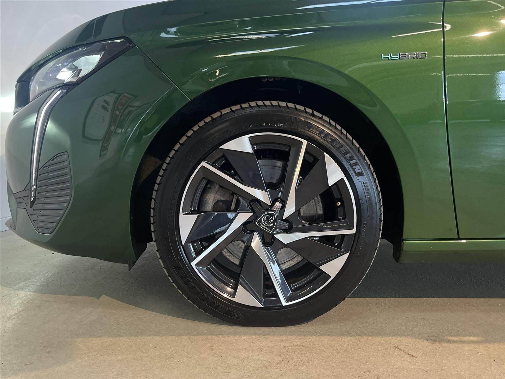 Grøn Peugeot 308 fra 2021