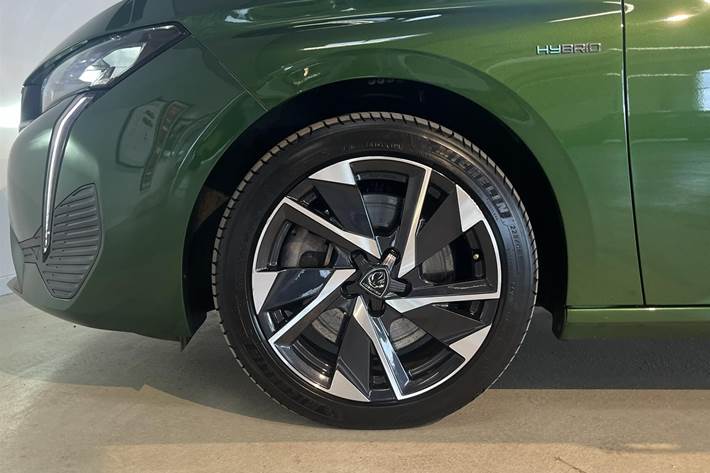 Grøn Peugeot 308 fra 2021