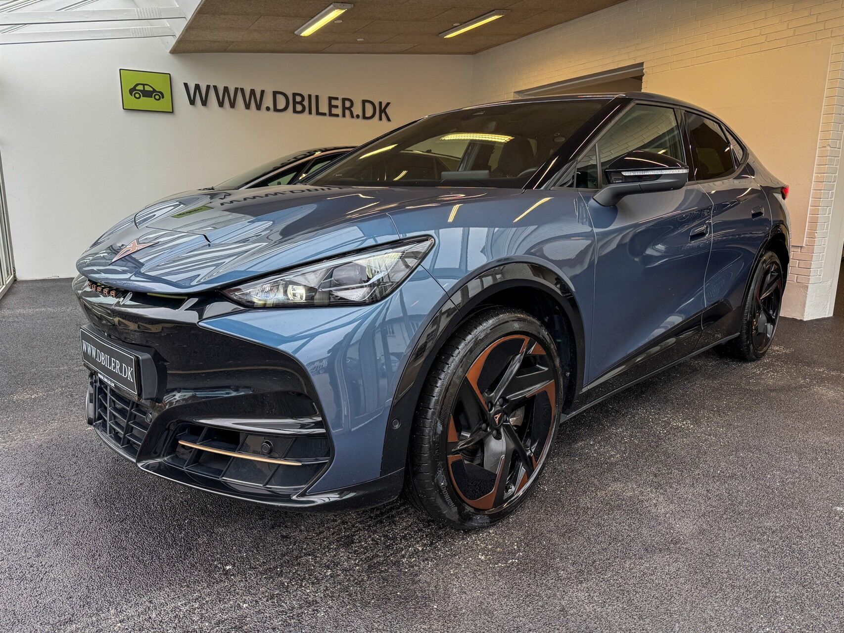 Blå Cupra Tavascan fra 2025