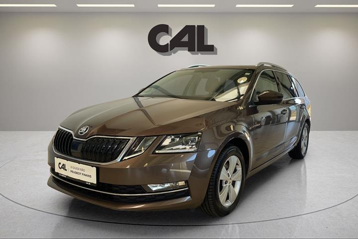 Brun Skoda Octavia fra 2019 set udefra