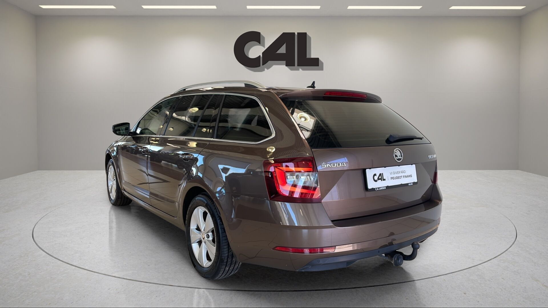 Brun Skoda Octavia fra 2019