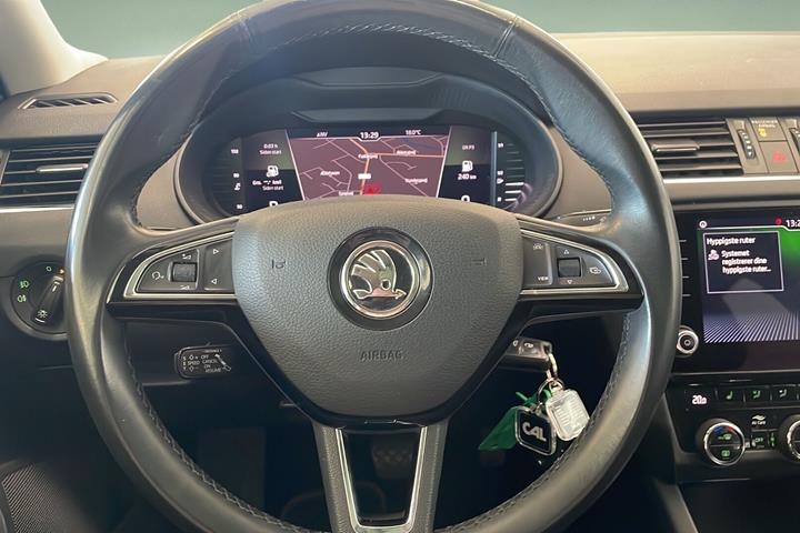 Brun Skoda Octavia fra 2019