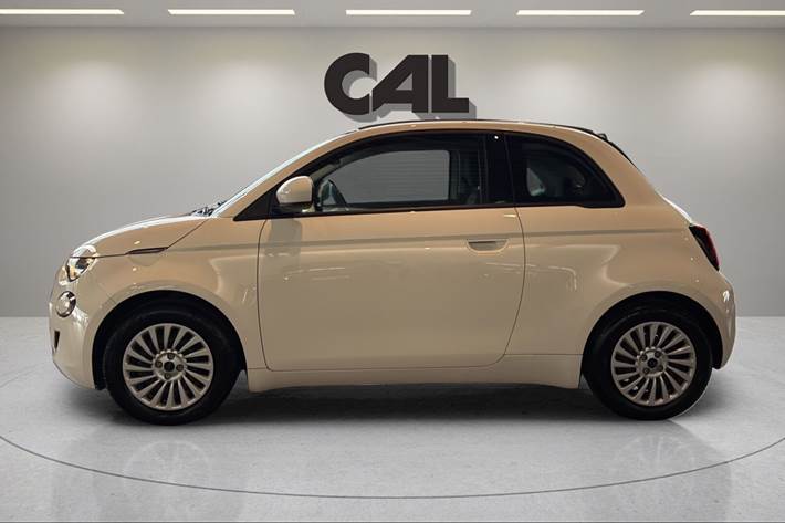 Hvid Fiat 500e fra 2023