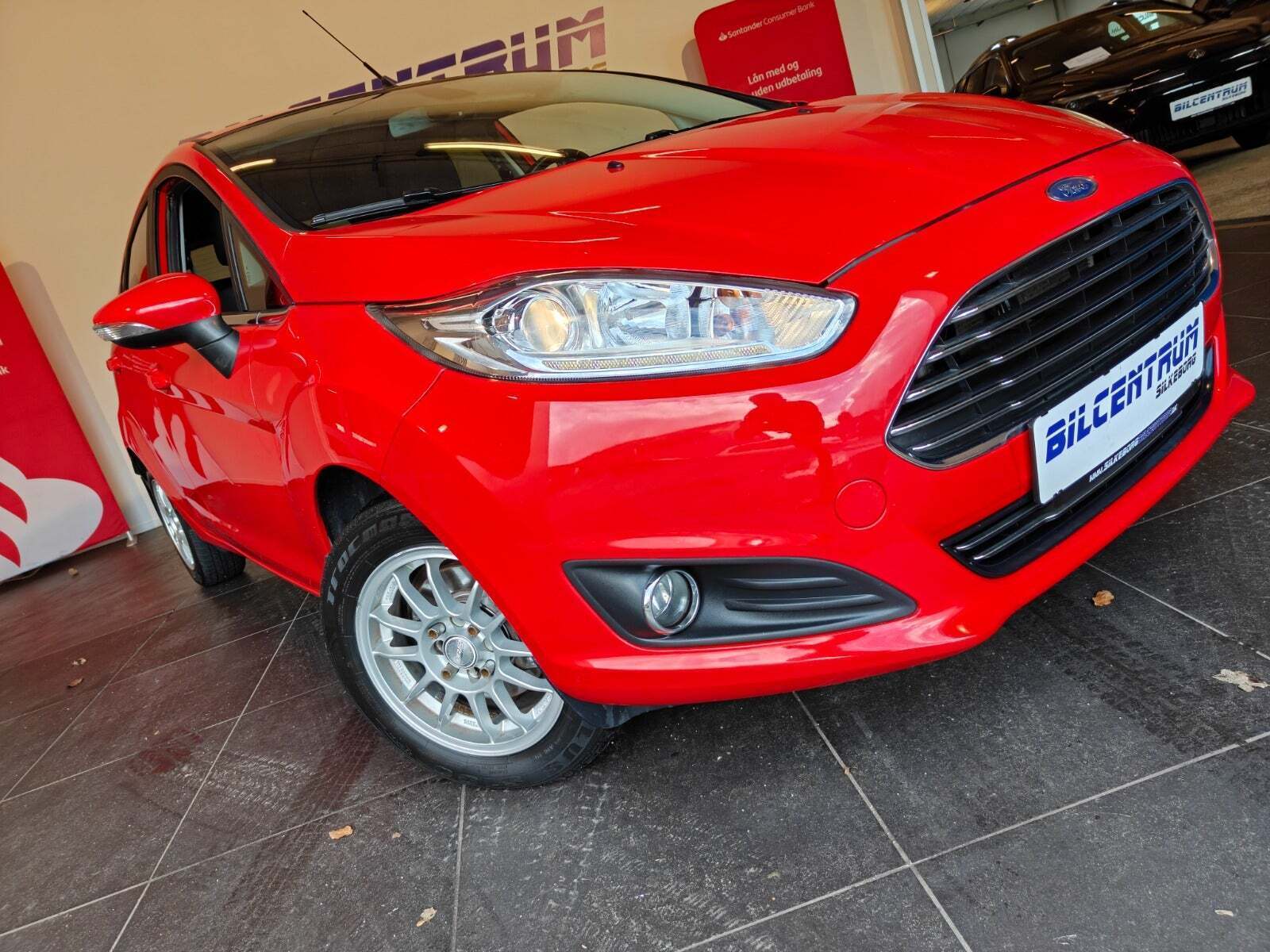 Rød Ford Fiesta fra 2015