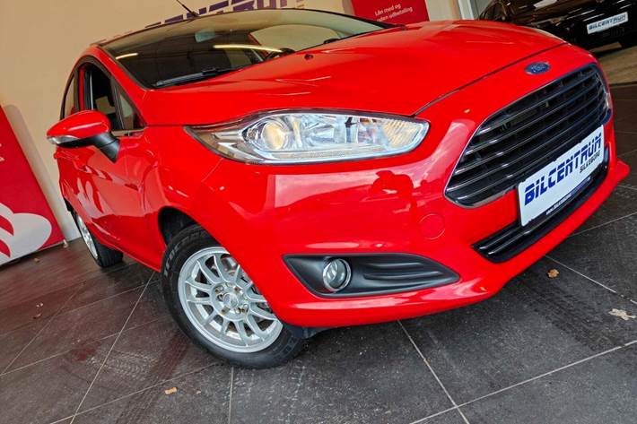 Rød Ford Fiesta fra 2015