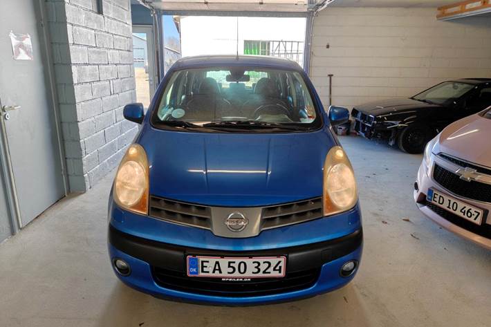 Gul Nissan Note fra 2007