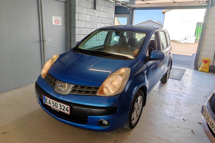 Gul Nissan Note fra 2007