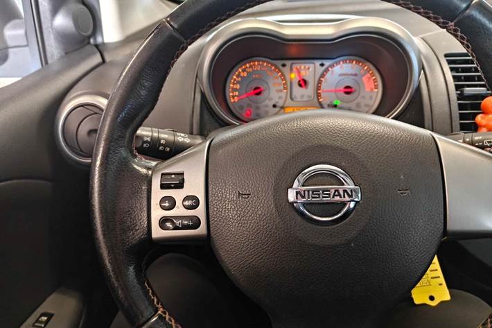 Gul Nissan Note fra 2007