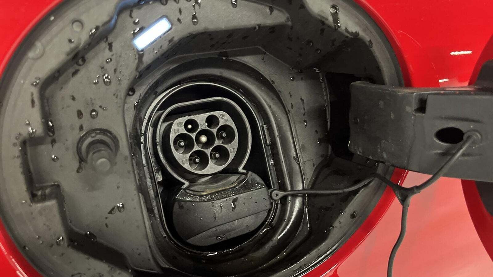 Rød Mini Cooper SE fra 2023