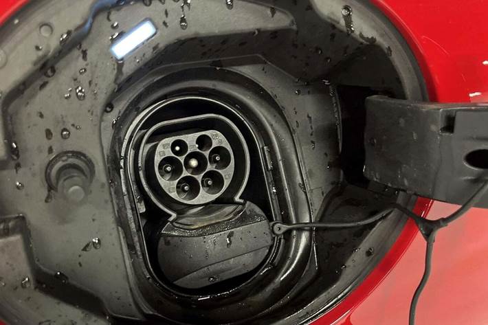 Rød Mini Cooper SE fra 2023