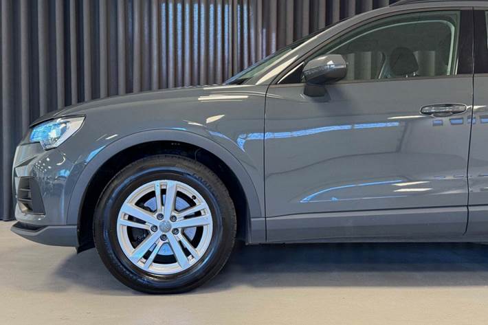 Grå Audi Q3 fra 2019