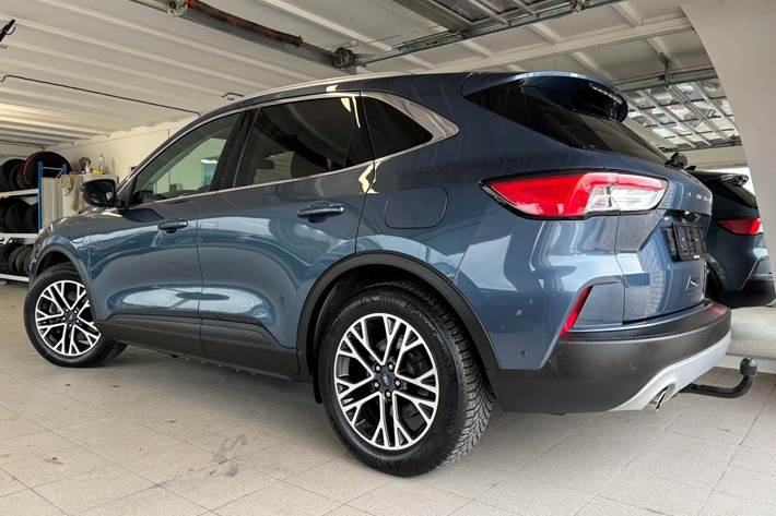 Blå Ford Kuga fra 2020