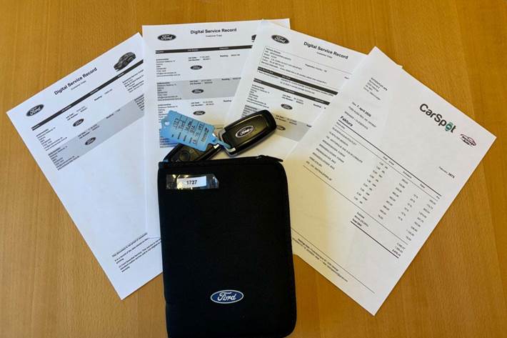 Blå Ford Kuga fra 2020