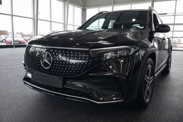Sort Mercedes EQB250+ fra 2025