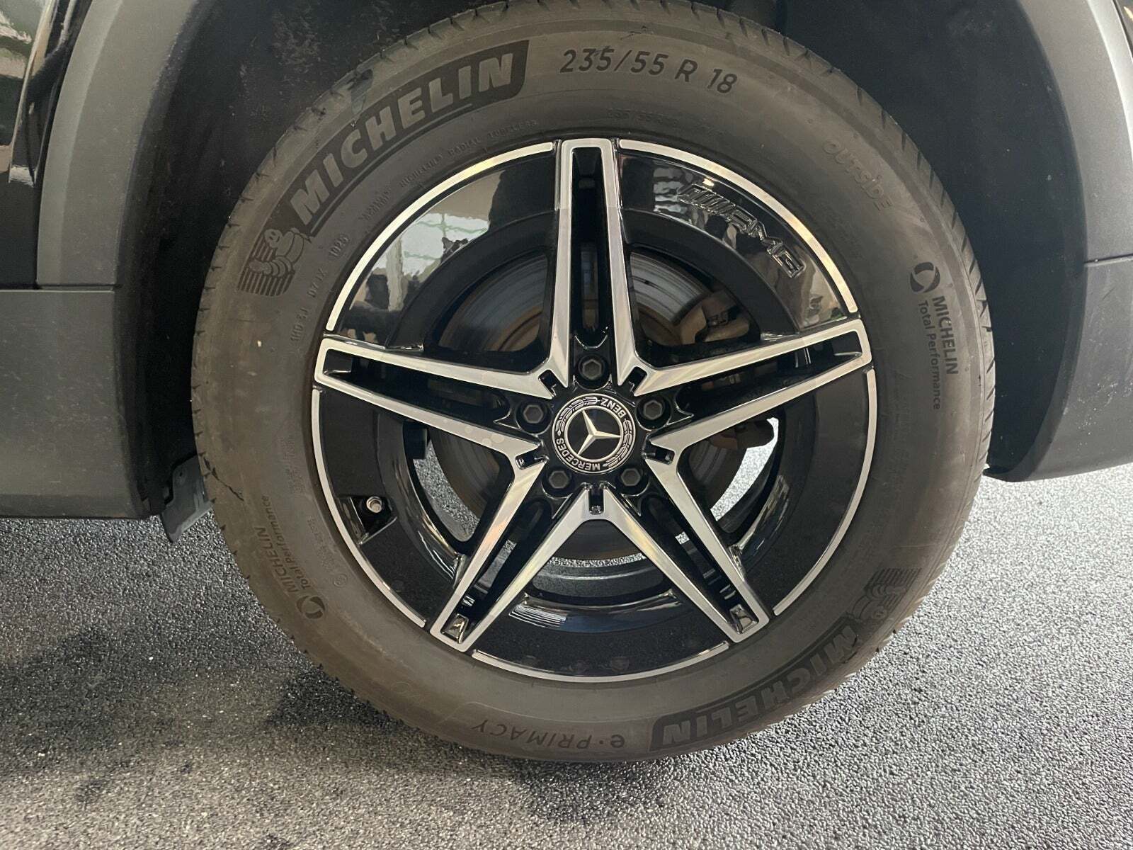 Sort Mercedes EQB250+ fra 2025