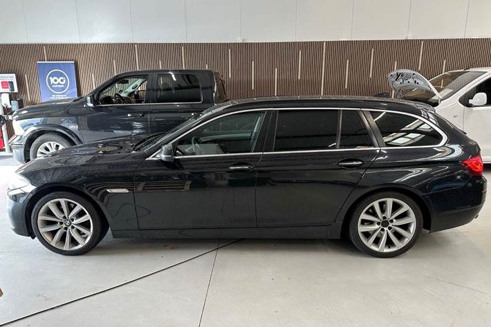 Sort BMW 520d fra 2015