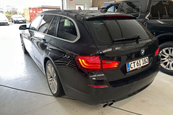 Sort BMW 520d fra 2015