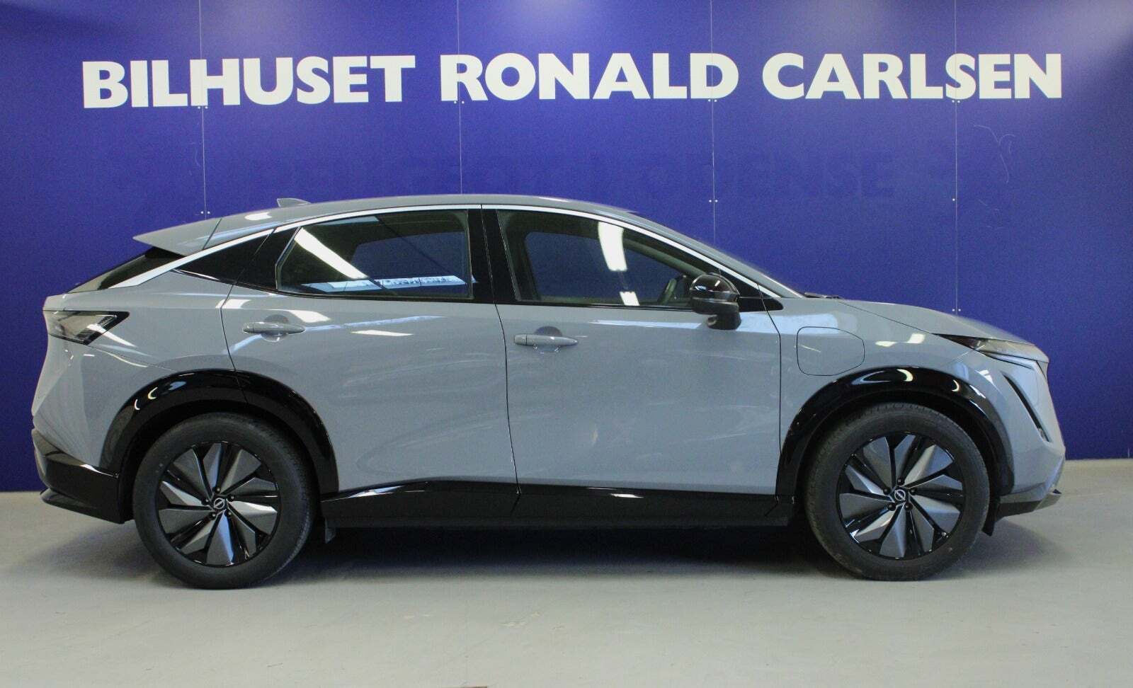 Grå Nissan Ariya fra 2024